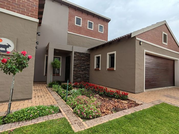 House for Sale in Grimbeeck Park: 3 beds, study, secure estate, double garage.