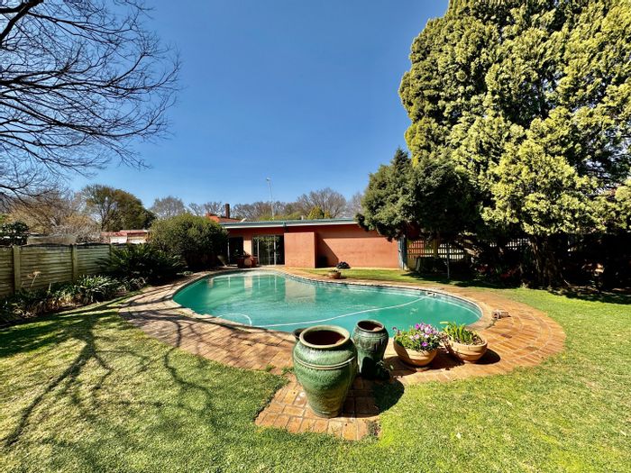 For Sale: House in Potchefstroom Central with pool, garden, and double garage.