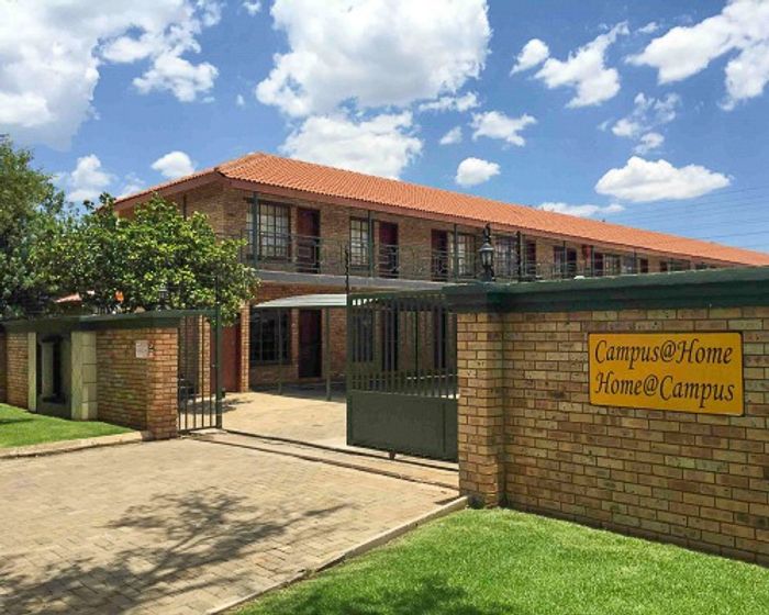 For Sale: Apartment in Die Bult with 2 bedrooms, kitchen, and parking.