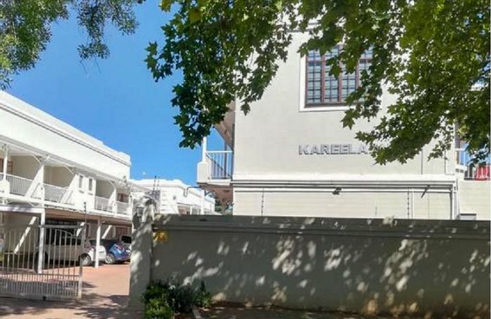 Die Bult Apartment For Sale: Secure complex, pool, braai area, open-plan living.