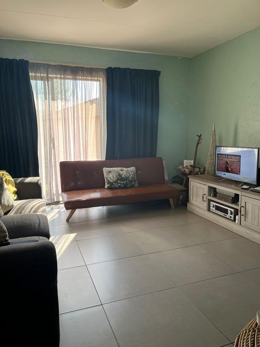 Baillie Park Apartment For Sale: 2 Bedrooms, secure parking, close to amenities.