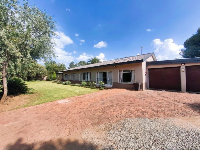 For Sale: Spacious 4-bedroom house in Baillie Park with study, patio, and double garage.