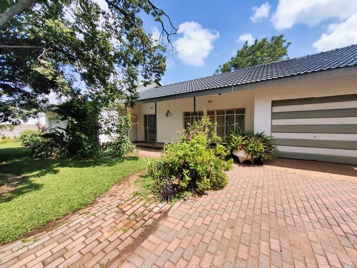 3-Bedroom House in Potchefstroom Central For Sale with Spacious Yard and Parking.