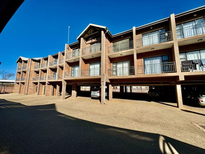For Sale: 2-bedroom apartment in Die Bult with en-suites and study desks.