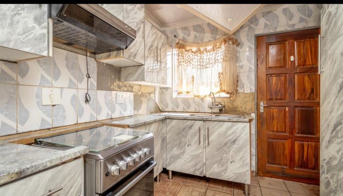 3-Bedroom House in Tlhabane West For Sale with Fitted Kitchen and Extra Room.