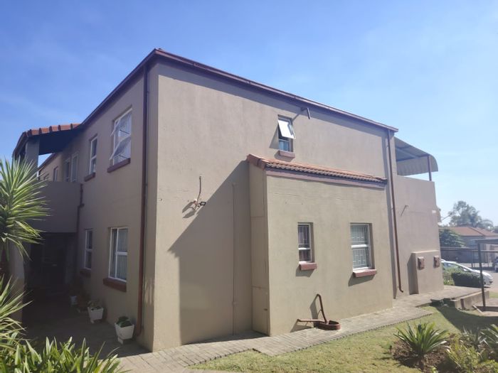 2 Bedroom Flat For Sale in Safari Gardens with communal pool and covered parking.