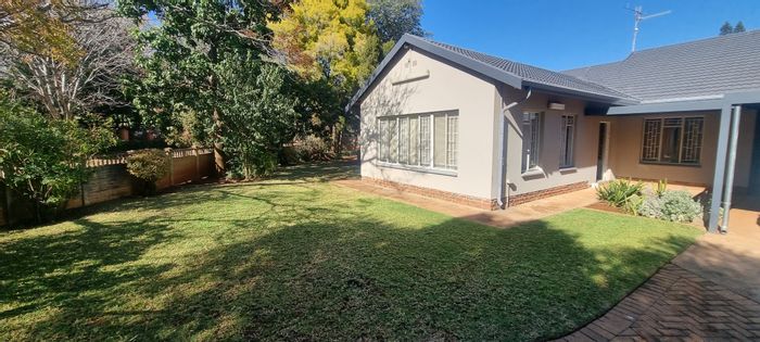 3-Bedroom House in Cashan For Sale with Pool, Double Garage, and Entertainment Area.