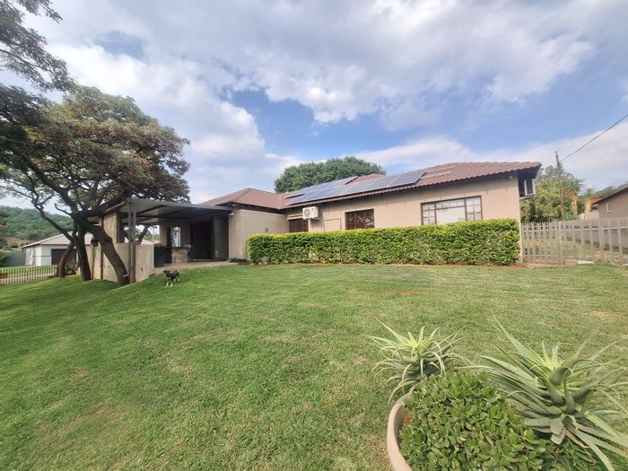 Cashan House For Sale: 3 Bedrooms, patio, solar panels, and versatile garage space.