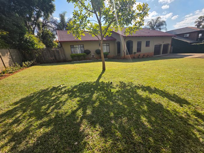 For Sale: Spacious 3-bedroom house in Safari Gardens with pool and study.