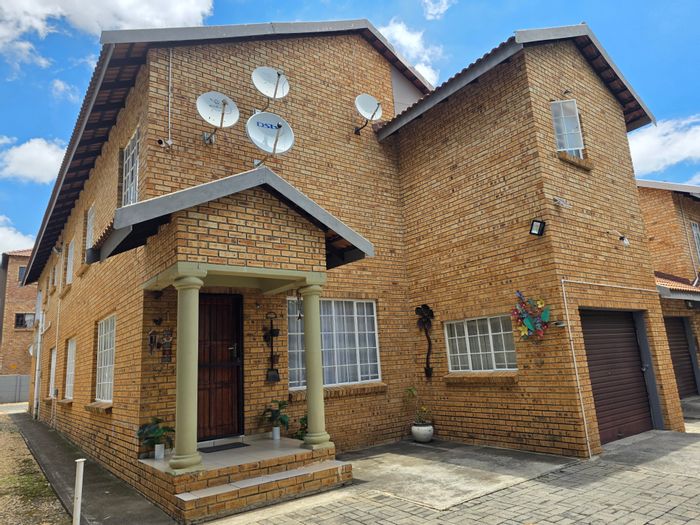 For Sale: 3-Bedroom Townhouse in Lower Bo-Dorp, near Rustenburg's CBD amenities.