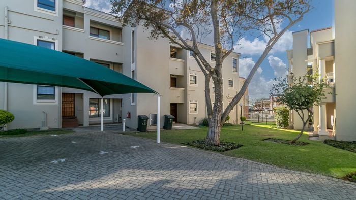 Northwold Apartment For Sale: 1 bed, 24-hour security, prepaid electricity, carport.