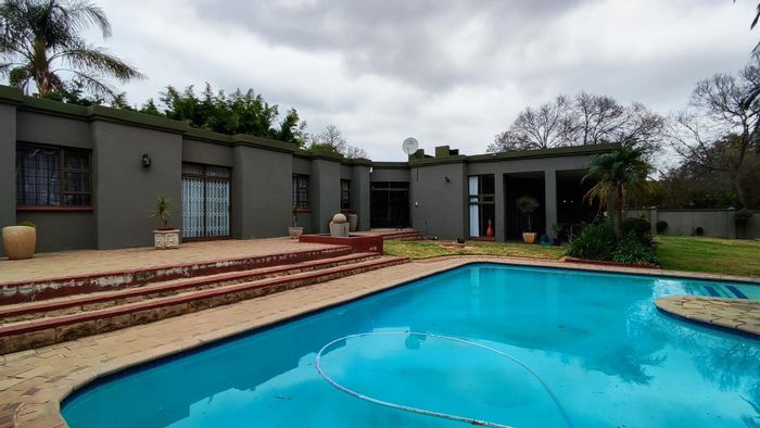 4-Bedroom House For Sale in Randpark Ridge with Pool, Garden, and Bar.