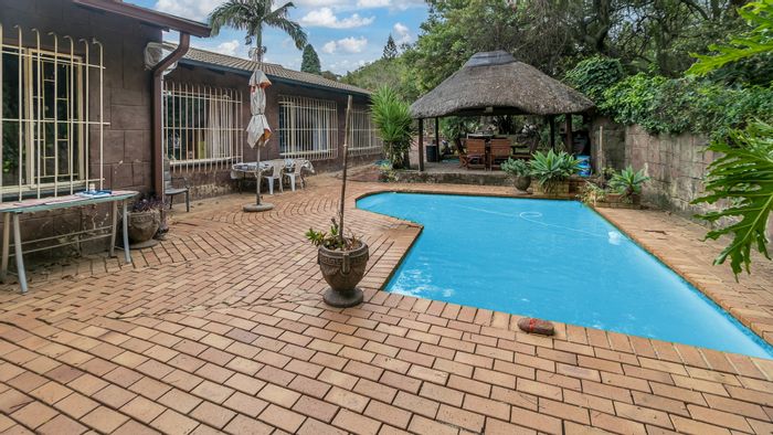 4-Bedroom House with Cottage, Pool, and Bar Area in Sundowner For Sale