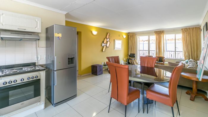 Ferndale Apartment For Sale: 2 Bedrooms, balcony, pool, 24-hour security, parking.