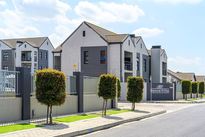 Bonnie Brae Apartment For Sale: 2 Bedrooms, pet-friendly, secure complex, low levies.