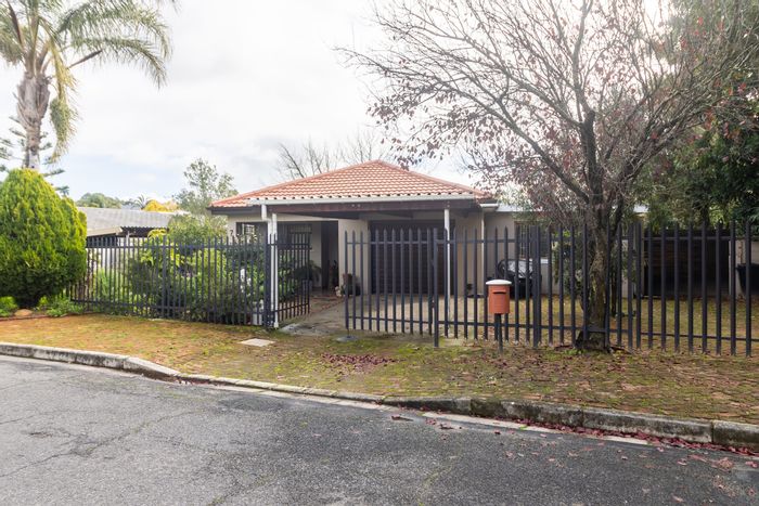Wellington North House For Sale: 3 beds, braai room, garage, and garden.