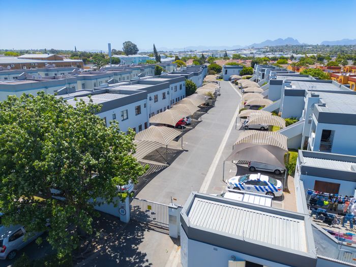 For Sale: 1-Bedroom Apartment in Ferndale with Private Garden and Pool Access.