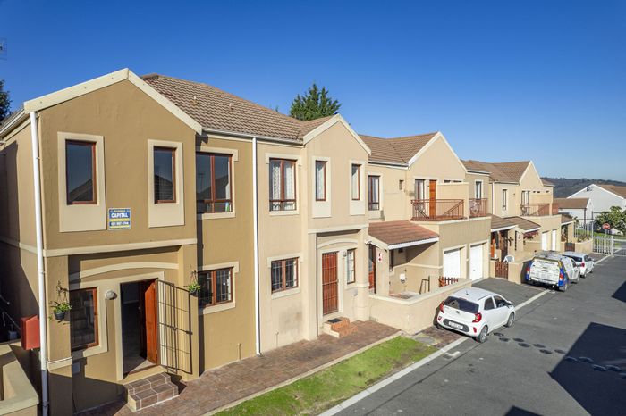 For Sale: Townhouse in Normandie with 2 bedrooms, garage, and rental income.