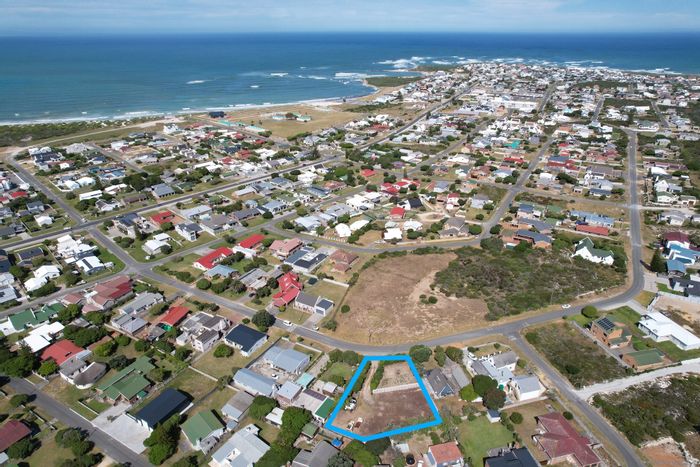 Vacant Land Residential For Sale in Struisbaai Central, 1284m², park views, subdivision potential.