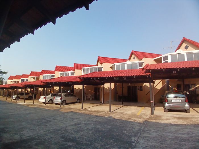 Uvongo Apartment For Sale: Ground floor, pool, braai areas, near beach amenities.