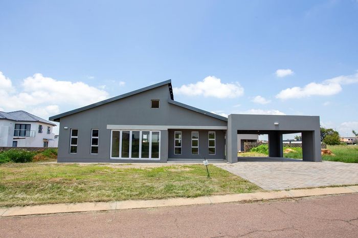 For Sale: 3-Bedroom House in Rayton Central with carport and spacious layout.