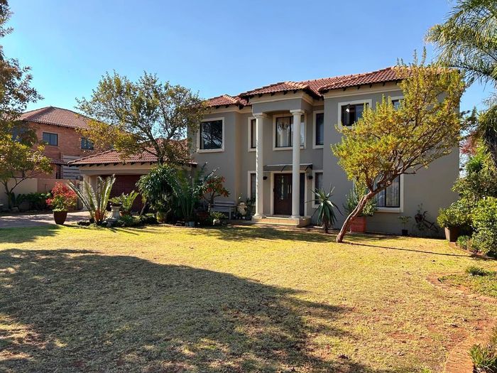 Rayton Central House For Sale: 4 beds, solar power, entertainment area, approved pool plans.