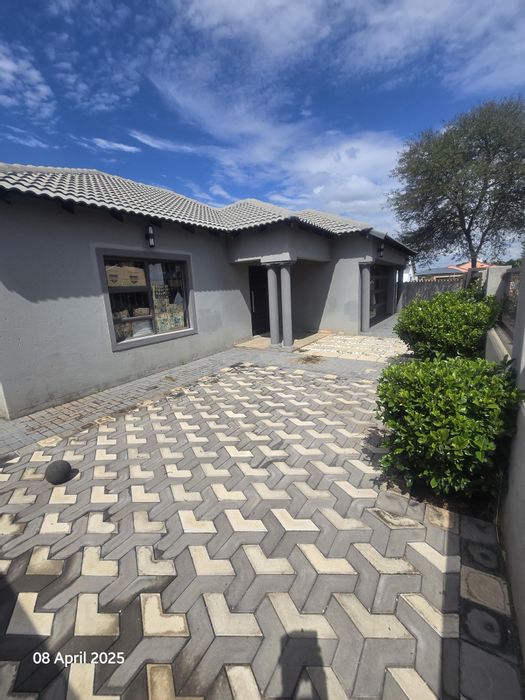 4-Bedroom House For Sale in Rayton Central with Secure Estate Living and Study.