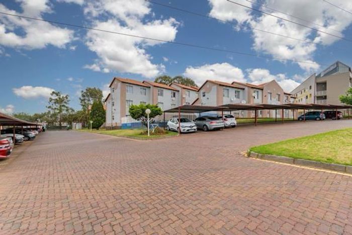 For Sale: Apartment in Meredale with garden, parking, and 24-hour security.