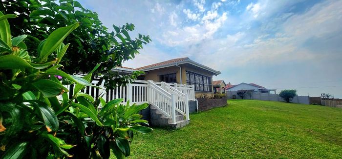 For Sale: Spacious Uvongo Beach house with pool, cottage, and ocean views.