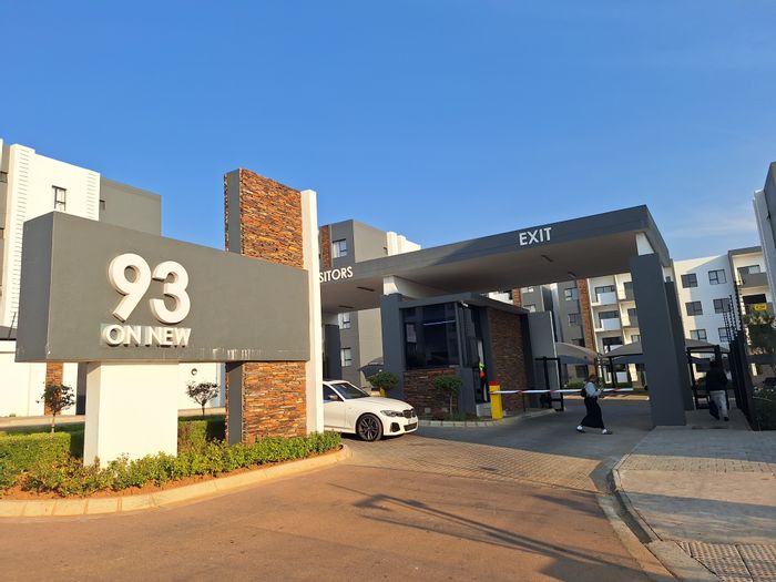 Carlswald Apartment To Rent: 2 beds, 2 baths, pool, gym, secure living.