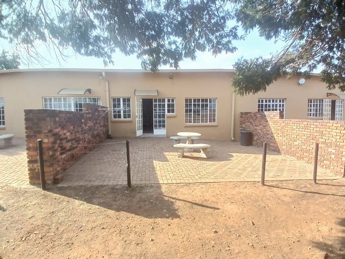 House To Rent in Hartzenbergfontein: 1 bed, secure setting, scenic views.