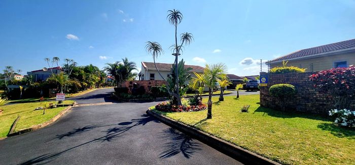 Uvongo Townhouse For Sale: 3 bedrooms, secure gardens, double garage, close to amenities.