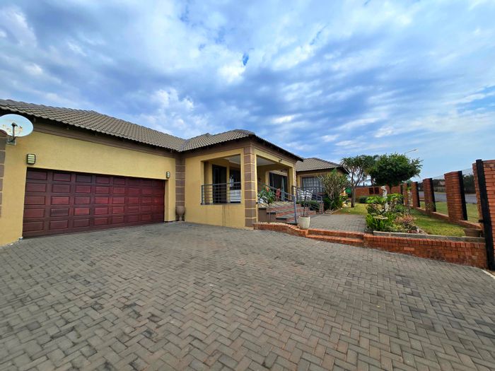 Aerorand House For Sale: Spacious 3 bedrooms, entertainment area, approved granny flat plans.
