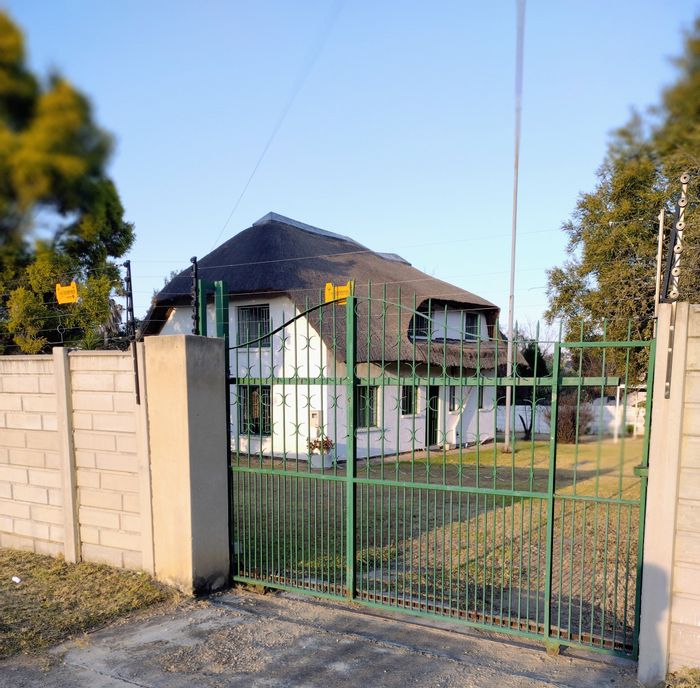 3 Bed House with Pool and Large Yard in Buccleuch - To Rent