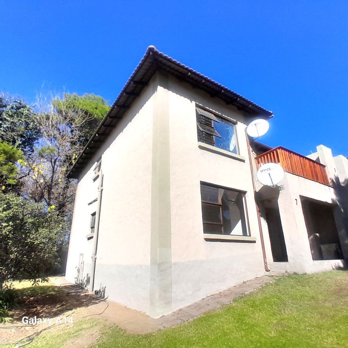 Buccleuch Apartment For Sale: 2 beds, pool, security, balcony, and gardens.