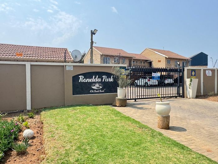 For Sale: 2-Bedroom Apartment in Willow Park Manor with gated access and amenities.