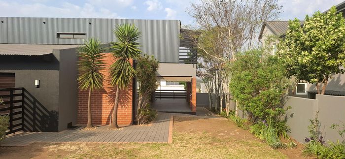 For Sale: House in Maroeladal with patio, garden, study, and double garage.