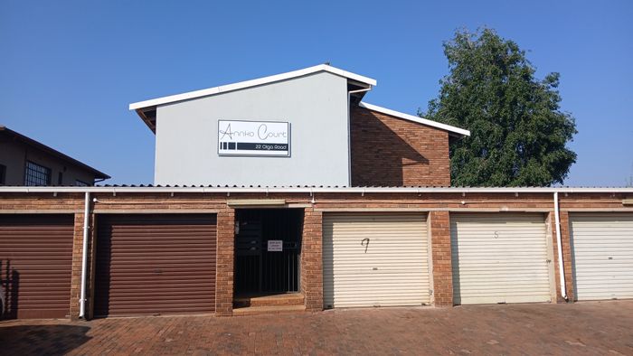 Casseldale Apartment For Sale: 1 Bed, Garage, Communal Garden, Low-Maintenance Living.
