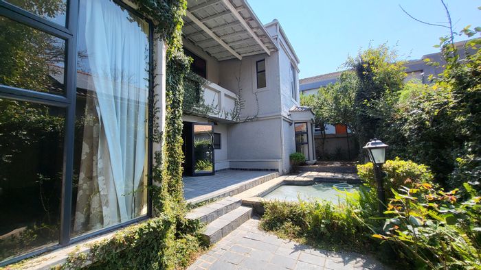 Kyalami Estates House For Sale: 5 Bedrooms, Pool, Private Suite, Community Amenities.