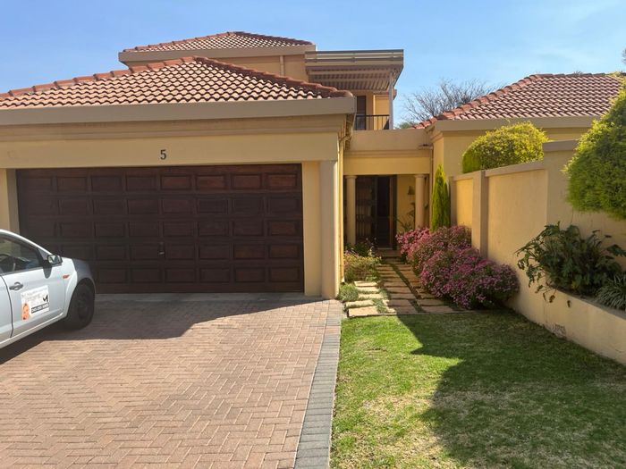For Sale: House in Van Riebeeck Park with 4 Bedrooms, Office, Security, Gardens.