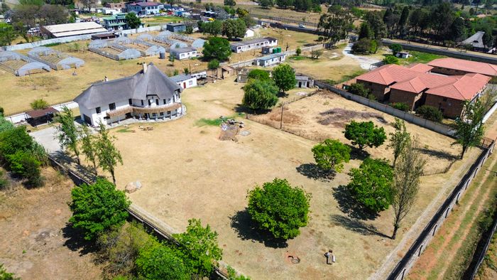 For Sale: 5-Bedroom House with 2 Flatlets on 8,565sqm in Glen Austin AH.
