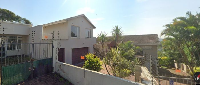 Versatile house in Amanzimtoti for sale with multiple dwellings and pool.