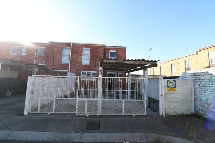 Westridge House For Sale: 3 Bedrooms, carport, yard, close to amenities.