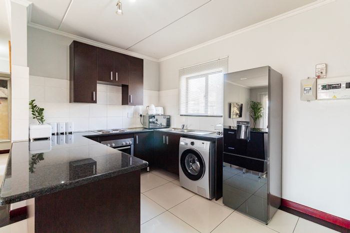 3-Bedroom Apartment To Rent in Noordwyk with 24-hour security and prepaid utilities.
