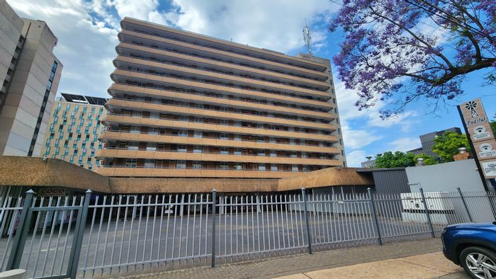 Hatfield Apartment To Rent: 1 Bed, Secure Parking, Free Uncapped Internet, 24-Hour Security.