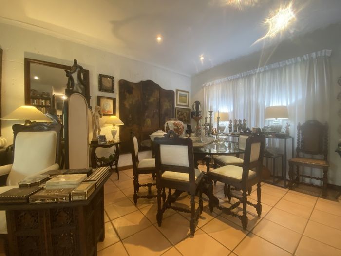 For Sale: House in Vorna Valley with 2 beds, office, patio, and secure parking.