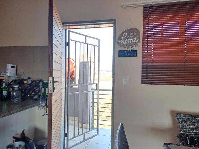 2-Bedroom Apartment in Sagewood To Rent with Pool, Clubhouse, and 24-Hour Security.