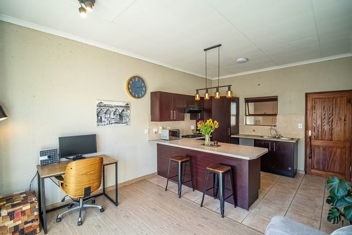 Paulshof Apartment For Sale: 1 Bed, Pool, 24/7 Security, No Transfer Duty.