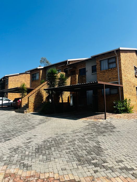 For Sale: Buccleuch Apartment with 2 Bedrooms, Pool, Security, and Parking.