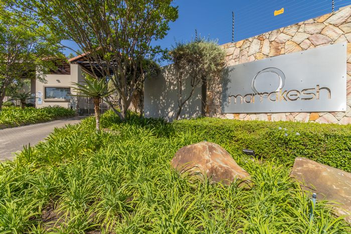 Douglasdale Apartment For Sale: 2 beds, 1 bath, loft, pool, secure complex.